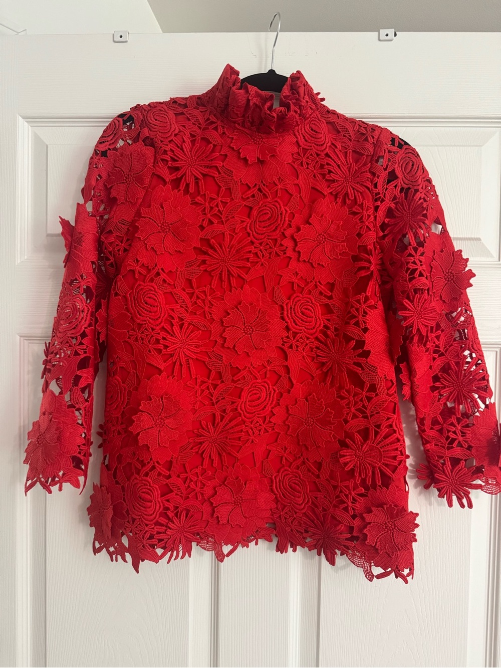 Tuckernuck Faye Red Guipure Lace Top XXS Floral Mock Neck Bow Back NWOT $228 - Picture 2 of 6